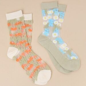 NWOT Lulus Earnestly Adorable Sheer Floral Embroidered Socks 2 Pack White